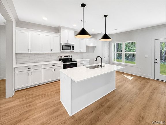5th image of 18068 Northview Cir