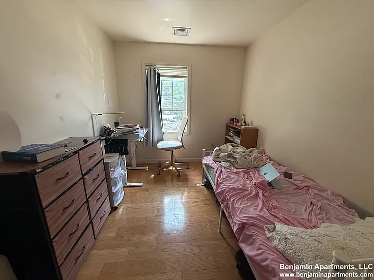 36 Raymond St #B — Photo 9