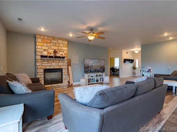 27 Westminster Pl, Sunrise Beach, MO 65079