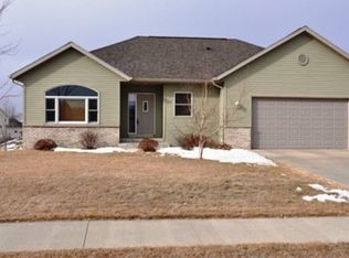 664 S Pointe Ct SW, Rochester, MN 55902