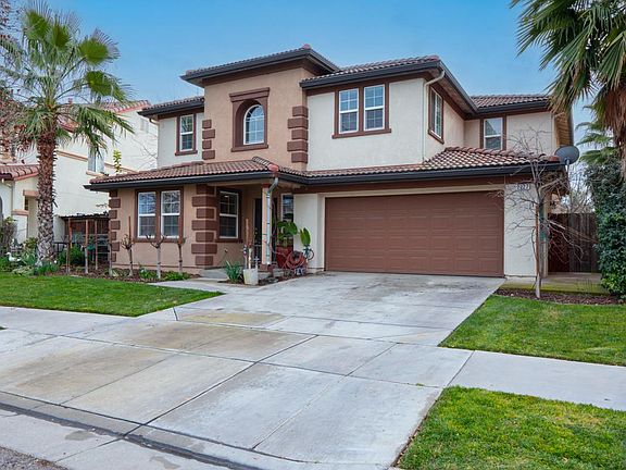 2nd image of 2327 N Fallbrook Dr