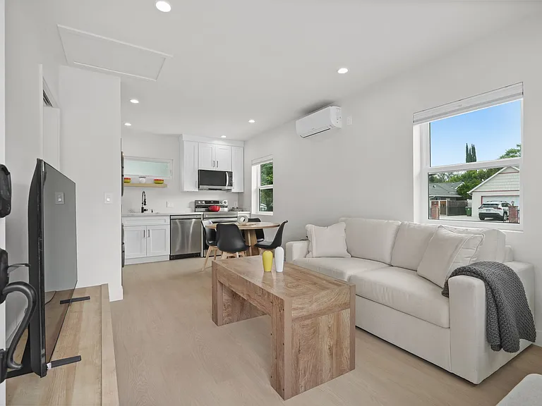 6641 Dannyboyar Ave — Photo 7