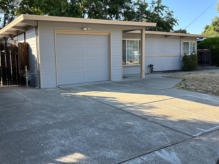 3167 Hacienda Dr — Photo 17