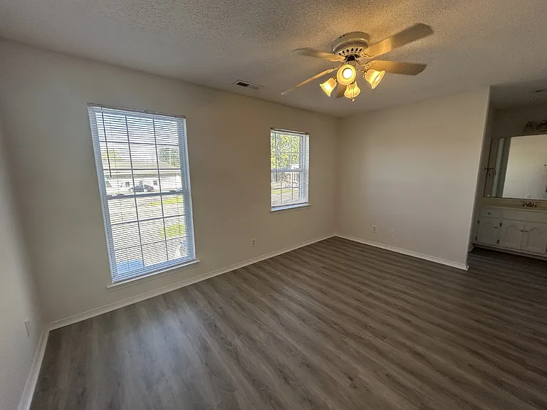 650 N Dixie Ave #A — Photo 24