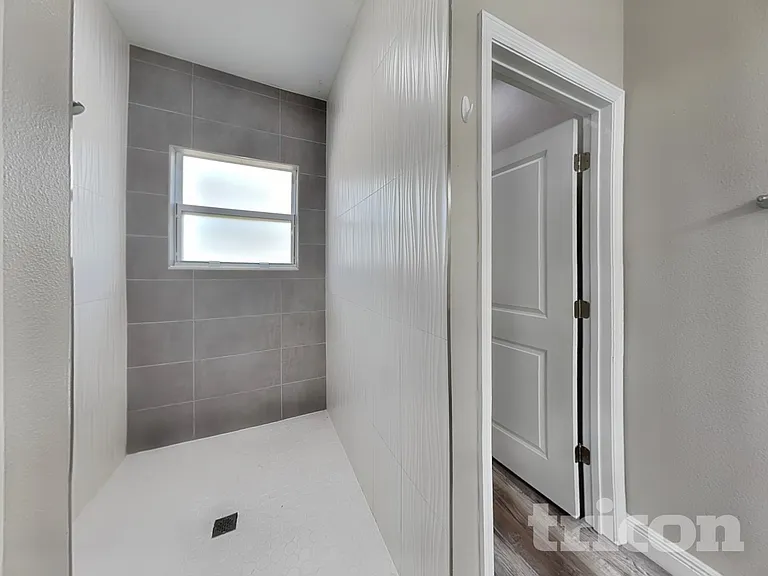 1249 Sargent St — Photo 10