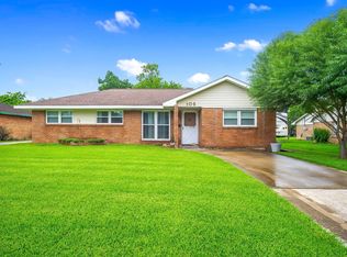 106 S Magnolia St, Lake Jackson, TX 77566