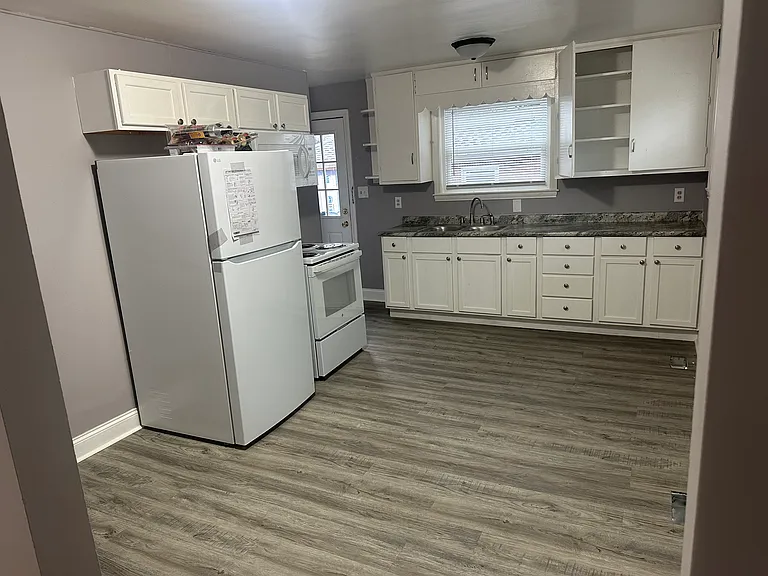 2919 S Center St — Photo 3