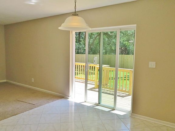 Dining1