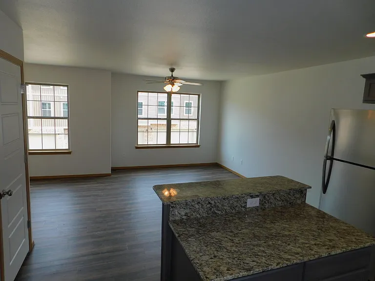 265 S Rolling Woods Way — Photo 3