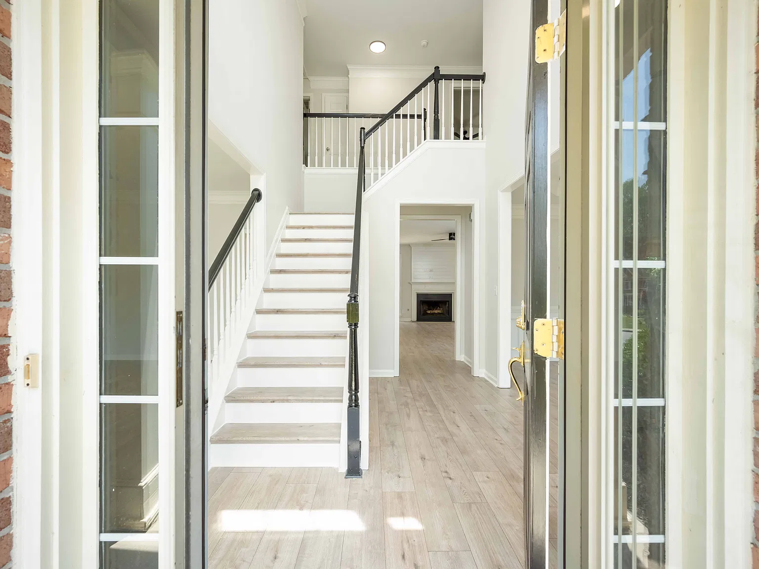 5 bed, 3667 sqft, $4,450 — Photo 3