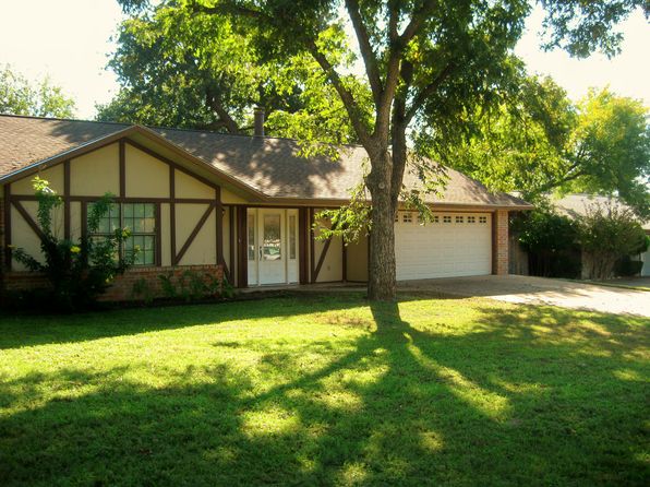 255 Meadowlakes Dr