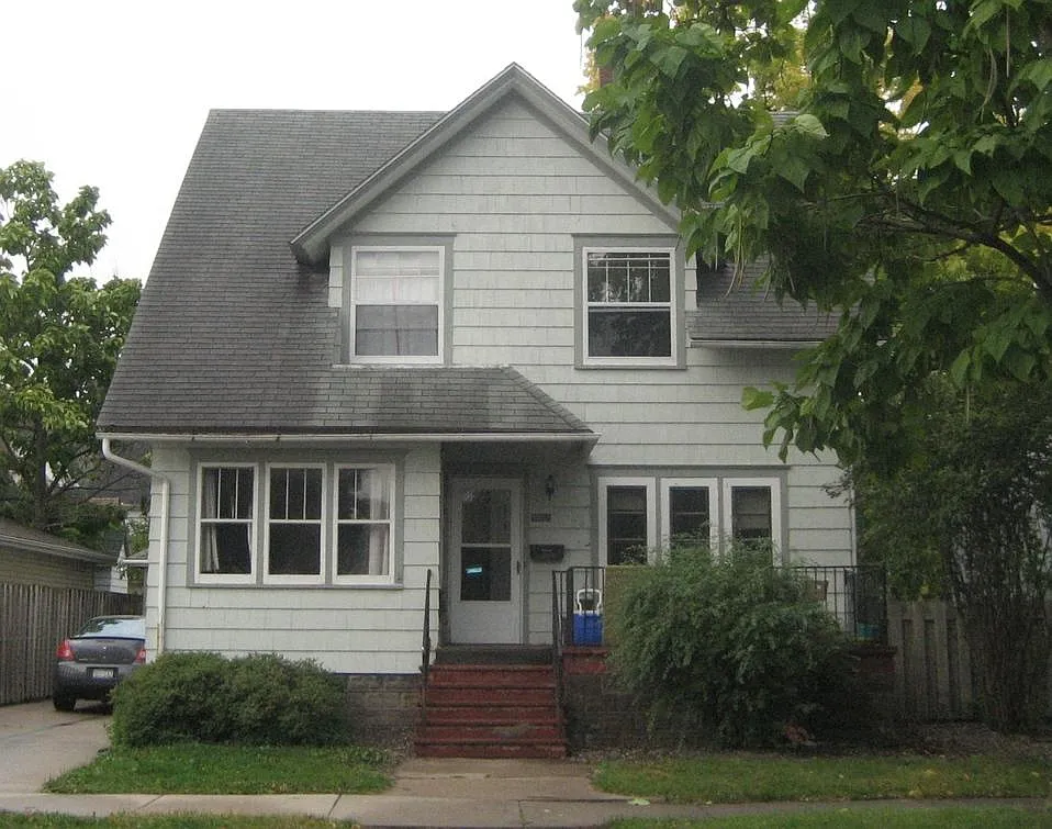 408 Center St — Photo 1