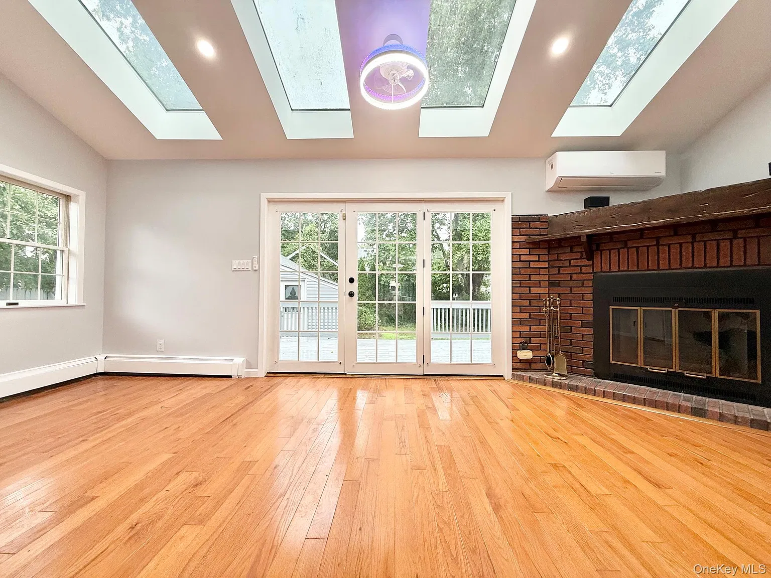 3 bed, 3.0 bath, 1936 sqft, $5,800 — Photo 4
