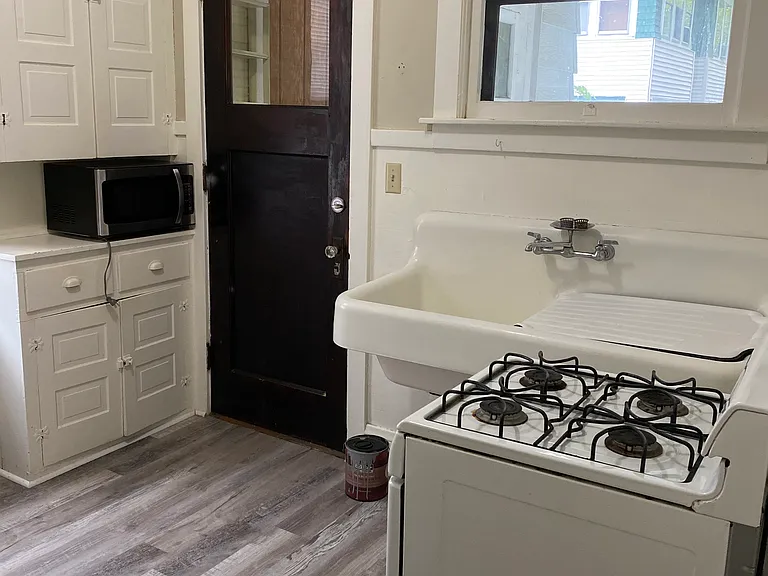 68 Chapin St #1L — Photo 3