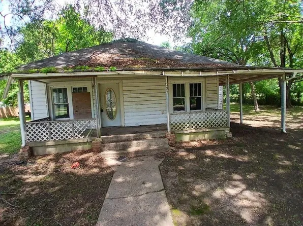 332 Houston St, Maud, TX 75567