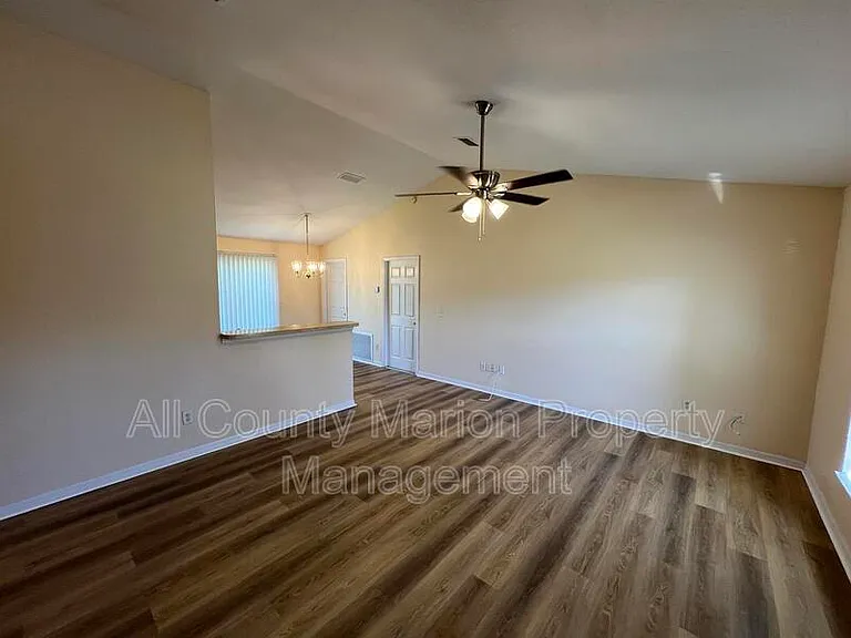 520 Marion Oaks Ln — Photo 2