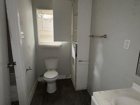 4th image of 936 Westway St