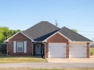 705 3rd St, Chattanooga, OK 73528
