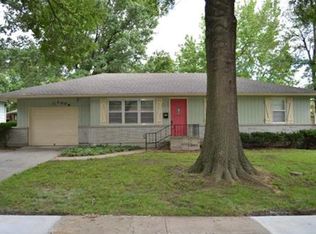 1009 SW Lakeview Blvd, Lees Summit, MO 64081