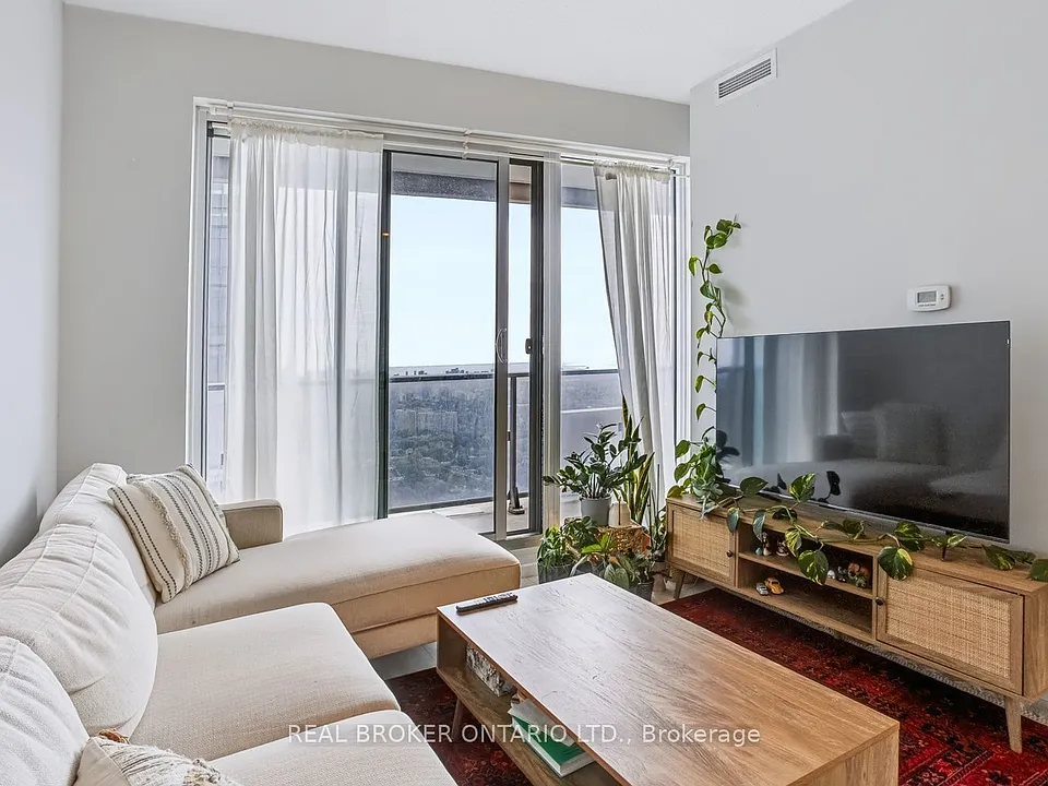 2221 Yonge St #4207
