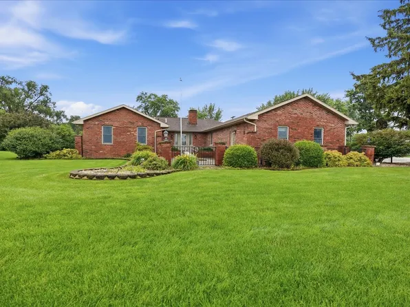 404 Clayton Dr, Watseka, IL 60970