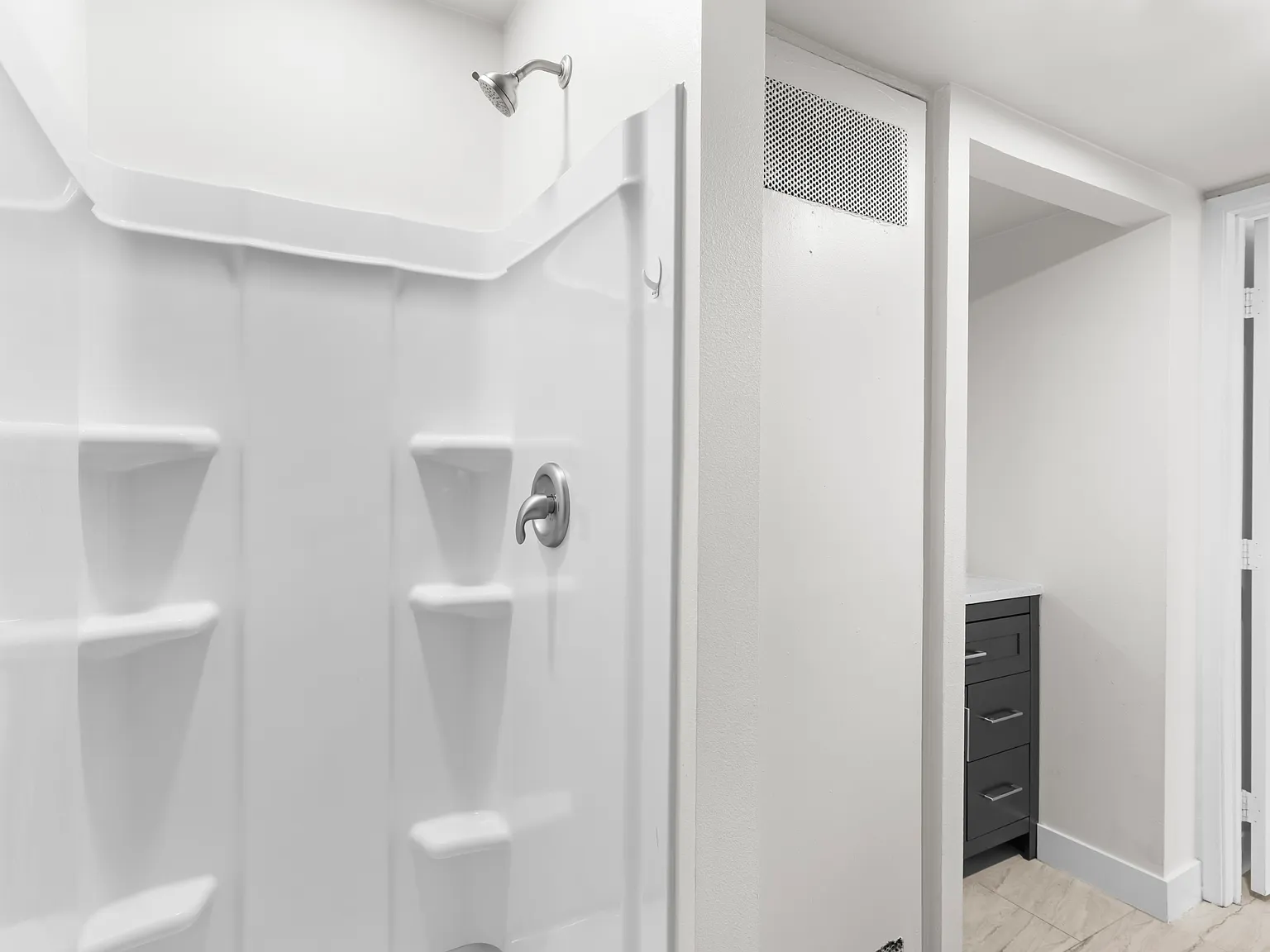 3 bed, 1135 sqft, $2,000 — Photo 2