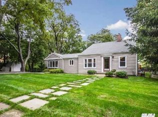 6 Clearfield Pl, Huntington, NY 11743