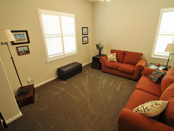 5th image of 1679 Chestnut Grove Dr