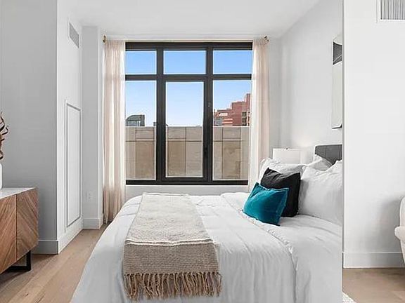 4th image of 92-17 160th St #2211