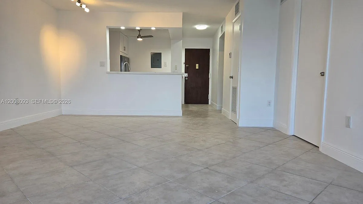 Building Photo - 110 S Shore Dr #4E