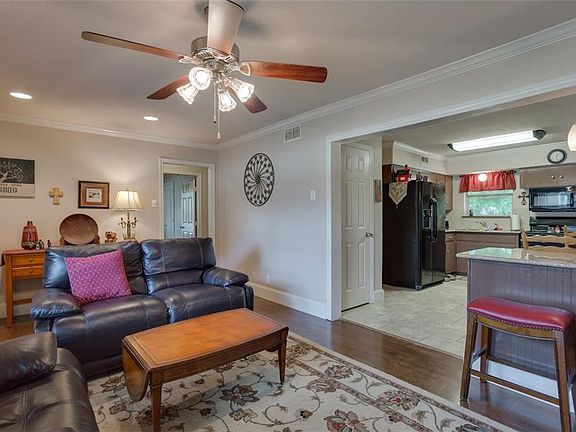 5th image of 5105 Roberta Dr