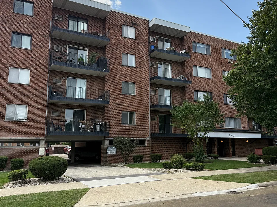 205 W Miner St #106