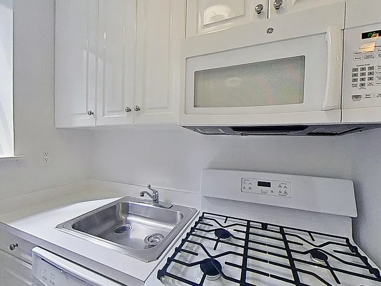 365 W 52nd St #4F — Photo 7
