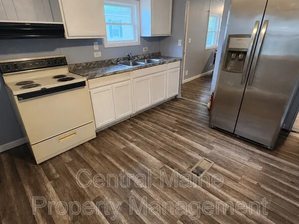 16 Austin Dr, Orono, ME 04473