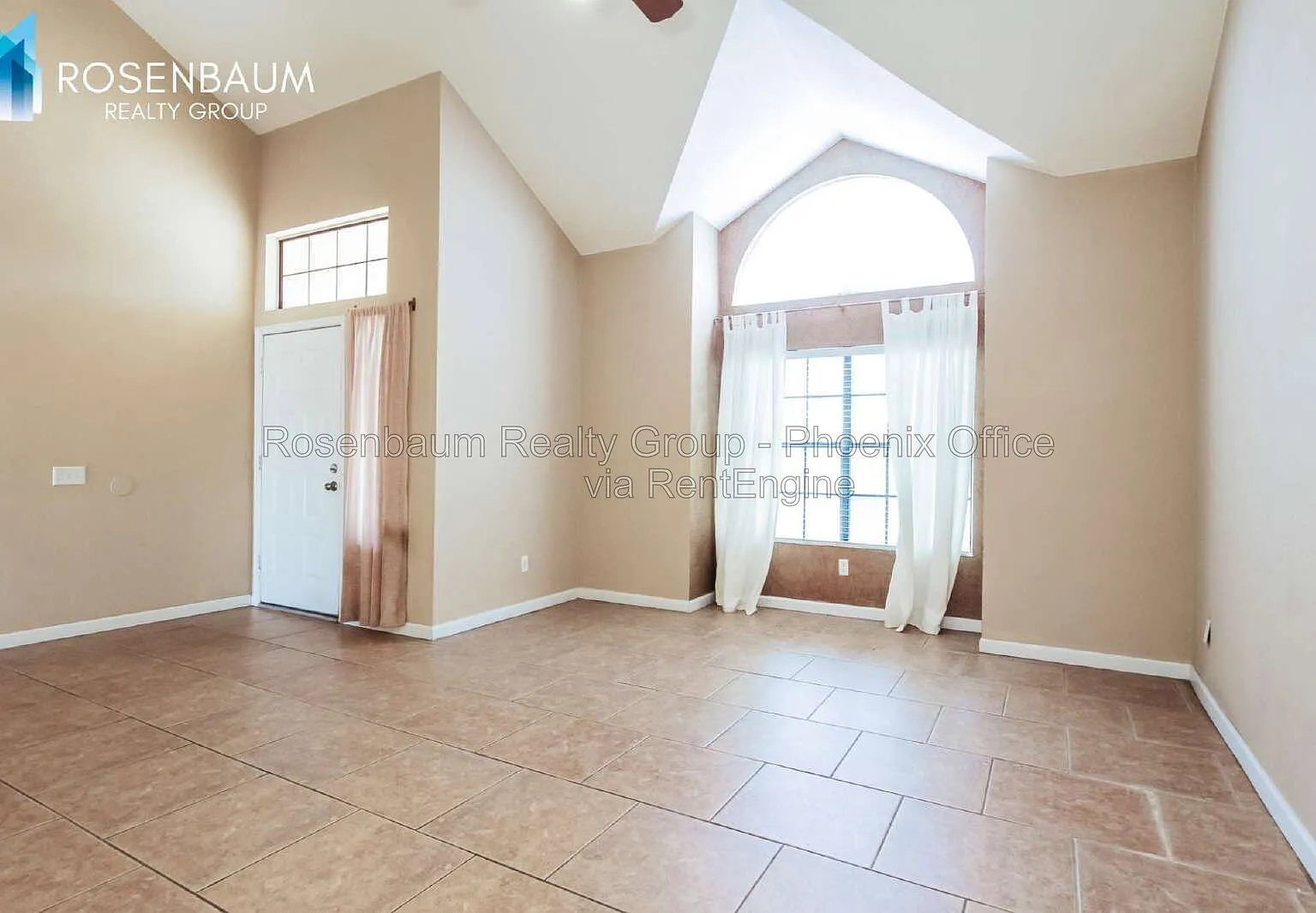 3 bed, 3.0 bath, 1611 sqft, $2,100 — Photo 2