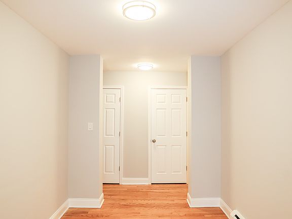 3rd image of 6112 N Kenmore Ave #210