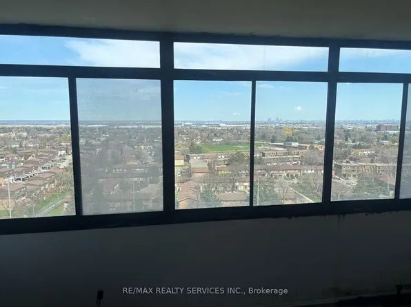 18 Knightsbridge Rd #1605, Brampton, ON L6T 3X5