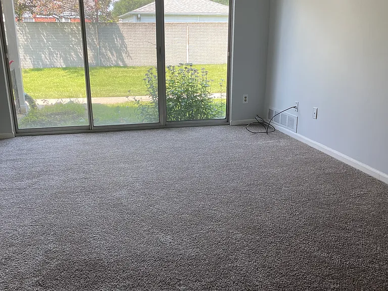 407 Sunset Ln — Photo 2