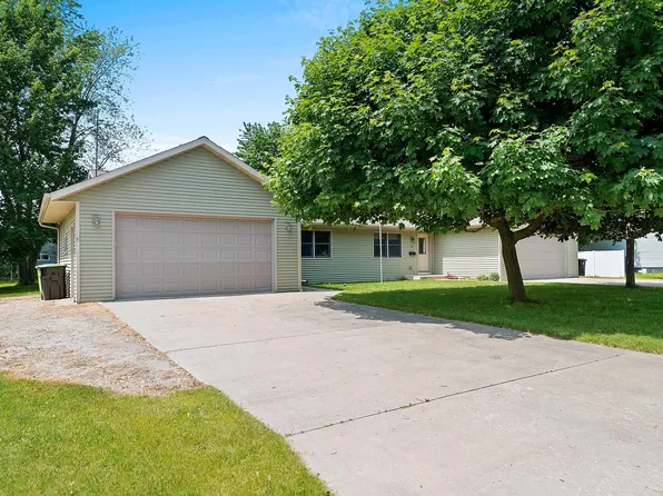 137 Jefferson St, Oconto Falls, WI 54154