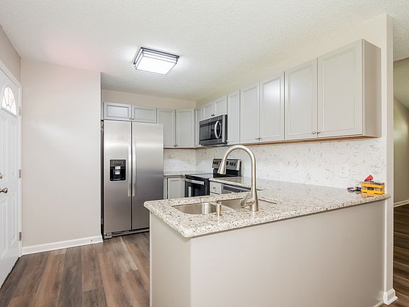 5th image of 103 Duff St
