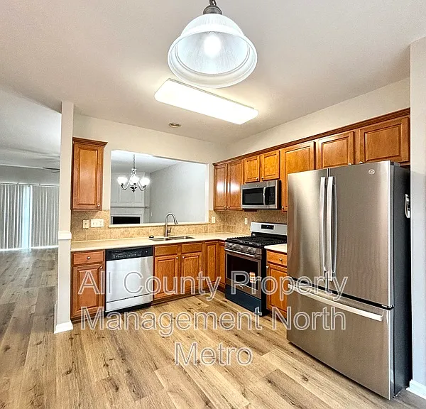 1033 Thornborough Dr — Photo 5
