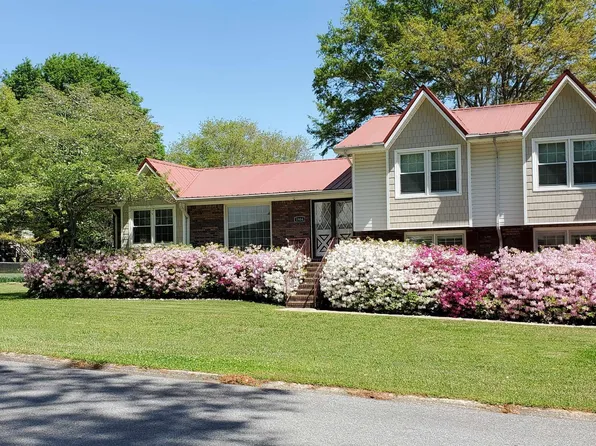 1904 Glen Davis Ln, Oxford, AL 36203