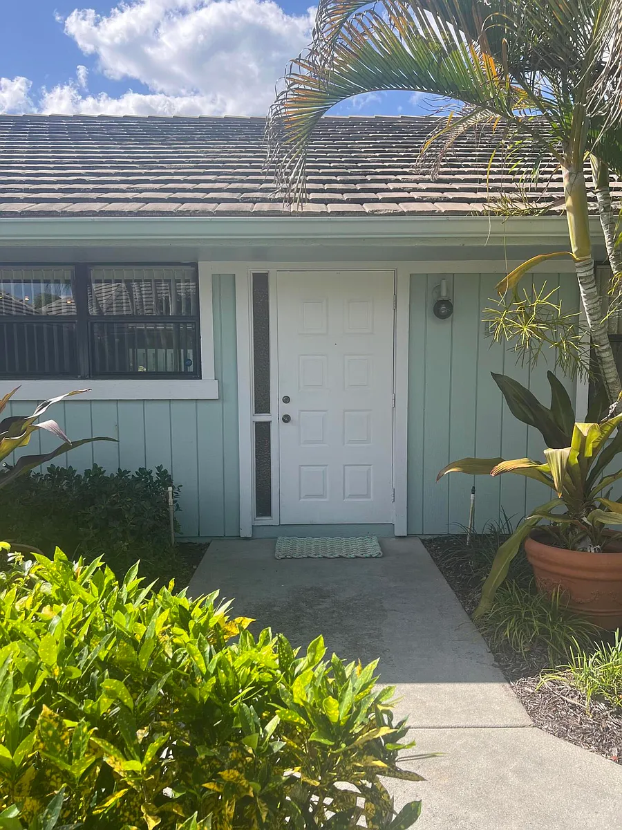 Building Photo - 1127 E Seminole Ave #16D