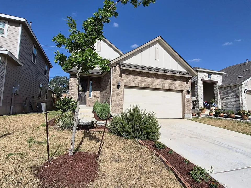 2102 Gabby Cole Ln