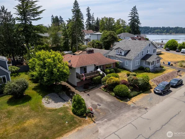 108 Champion Street, Steilacoom, WA 98388