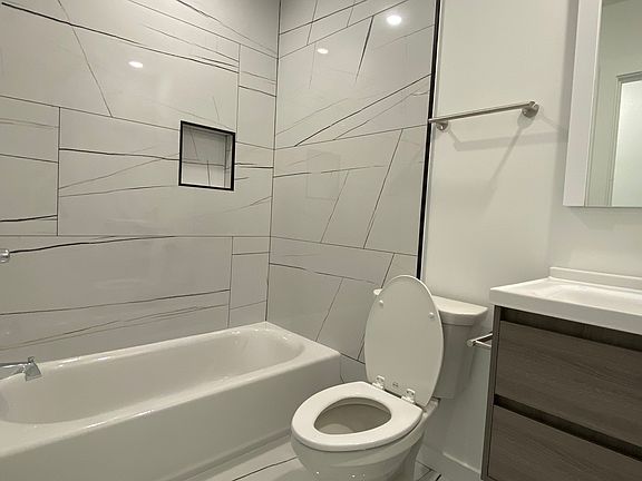 4th image of 5436 Vine St #11282151