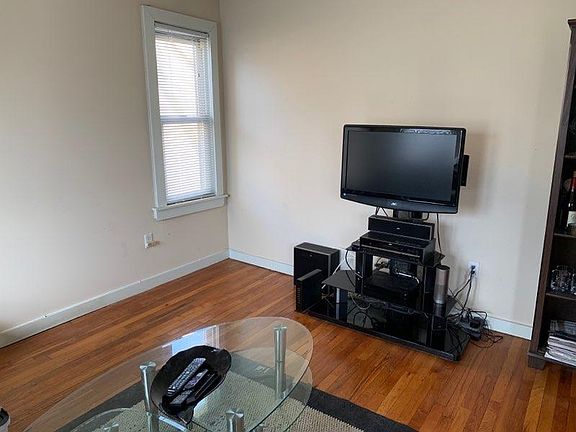 4th image of 42 Avenue