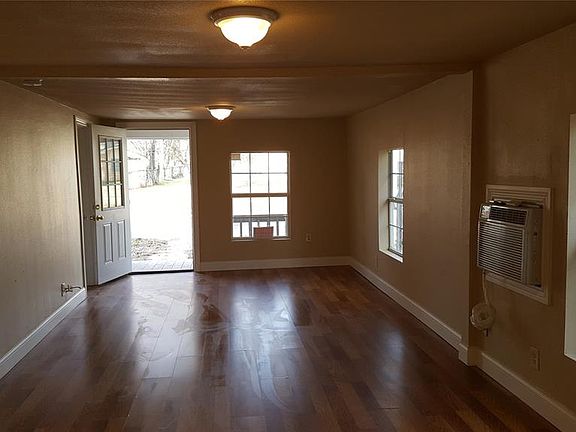 4th image of 804 E Broadway St