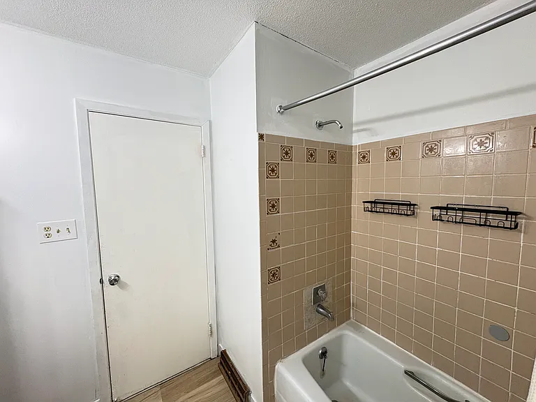 715 Frenchtown Rd — Photo 19