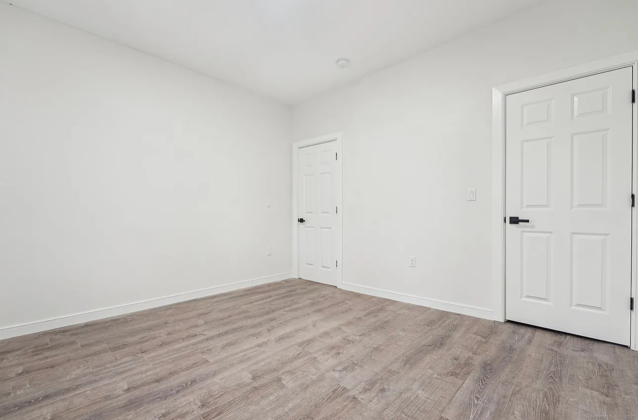 3 bed, $2,100 — Photo 3